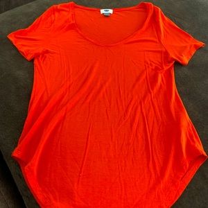 Women’s scoop neck tops